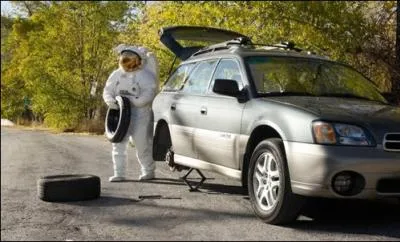 Neil Armstrong se rend au boulot, malheureusement, il crve un...