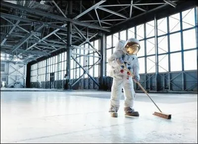 Ouf, il est arriv  l'heure; La NASA, lui a trouv un nouveau job, nettoyeur ...