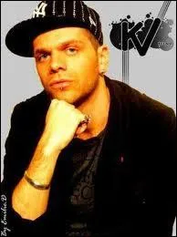 Comment s'appelle le  frre d'armes   de Keen'v ?