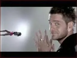 Comment s'appelle le premier titre de Keen'v ?