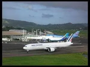 En Mars 2007, Nicolas Sarkozy rebaptise l'aroport international de Fort de France, aroport Aim Csaire.