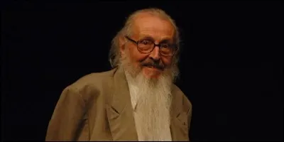 En 2003, il reçoit l'Étoile d'or du compositeur de musique originale de films, pour la composition de "Laissez-passer" de Bertrand Tavernier. Qui est-ce ?