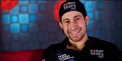 Lequel d'entre eux est un joueur de poker professionnel canadien ?