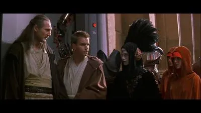 Qui est situ juste entre Obi-Wan et la reine ?