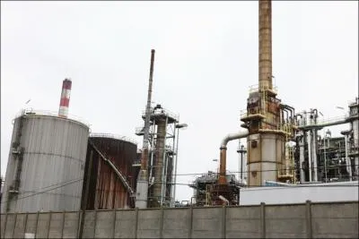 Le Prsident-candidat Nicolas Sarkozy a rendu visite aux ouvriers rouennais de Petroplus le 24 fvrier avec, sous le bras, une  solution  pour l'avenir de la raffinerie. De quoi est-elle constitue ?