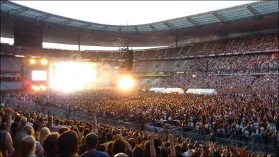 Quelle clbre chanteuse se produira au Stade de France le 14 juillet 2012 ?