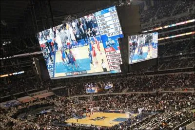 Quel basketteur am�ricain d'origine asiatique a cr�� la sensation en NBA lors de ses premi�res titularisations avec les New York Knicks pendant le mois de f�vrier ?