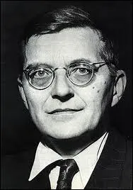 Cre durant la seconde guerre mondiale, cette symphonie  Leningrad  en ut majeur est de :