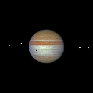 Combien de satellites naturelles Jupiter a-t-elle ?