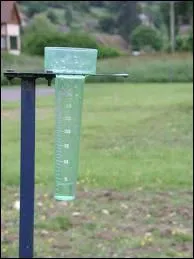 Avec quel instrument mesure-t-on les hauteurs de pluie ?
