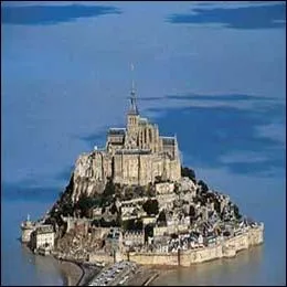 Construite au cours du 8e sicle en Basse-Normandie,  qui fut ddie la fameuse abbaye du Mont-Saint-Michel ?