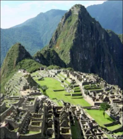 Quel peuple habita dans la mystrieuse cit du Machu Picchu difie dans la cordillre des Andes au Prou ?