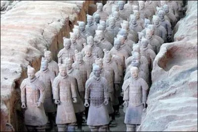 Quelle particularit possdent les 7'000 soldats de la tombe de l'empereur chinois Shi Huangdi, datant du 3e sicle avant notre re ?
