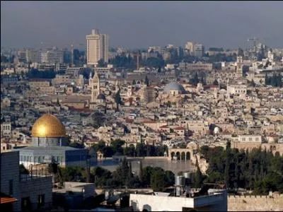 Quelle est cette ville merveilleuse pour laquelle tant de sang fut vers ?