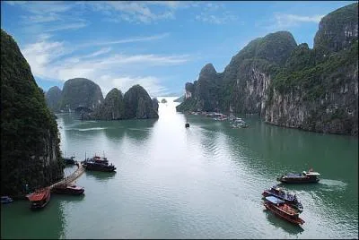 Comment se nomme cette magnifique baie situe au Vit Nam ?