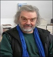 Ecrivain français, né dans les Vosges, de son vrai nom Pierre Grosdemange, extrêmement productif. Il a écrit "Le pain perdu".