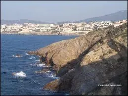 O est situe la ville de 6 Fours ?