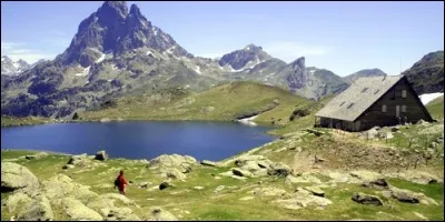 Quel est l'homonyme qui correspond à cette définition : "une grande étendue d'eau" ?
