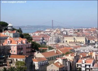 La Capitale du Portugal est l'une des villes jumeles  Zagreb. Quelle est cette ville ?