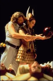 Voici encore Julianne Moore, en walkyrie pour cette scne aux cts de Jeff Bridges, dans l'excellent film, devenu culte...