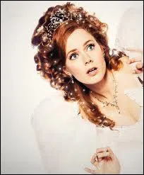 Amy Adams est ici la rousse et charmante Princesse Giselle, chappe de son monde d'animation pour le monde rel, o va la suivre son Prince charmant. Quel est ce film dlicieux ?