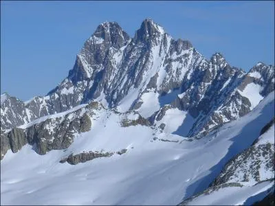 Quelle est l'altitude de cette montagne ?