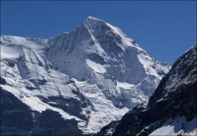 Quelle est l'altitude de cette montagne ?
