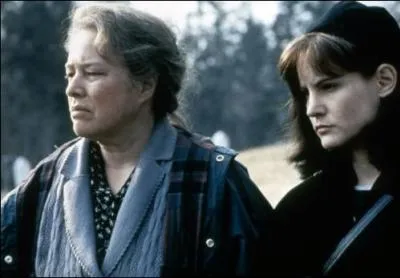 Ce film racconte l'histoire d'une femme accuse d'un meutre qu'elle nie, mais elle avoue le meurtre de son mari 30 ans plus tt. Quel est le titre de cette oeuvre de Stephen King ?