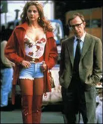 Woody Allen a l'air minuscule aux cts de son actrice, qui obtint un Oscar pour ce rle. Il s'agit de Mira Sorvino qui joue ici une prostitue. C'est ?