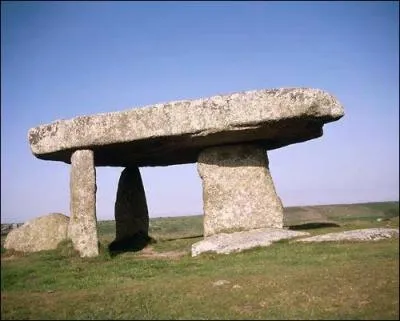 ''Dolmen'' vient...