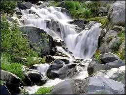 ''Cry Me a RIVER'' a été chanté par Ray Charles, Ella Fitzgerald, Nina Simone, Shirley Bassey et... Aerosmith ! Mais qui a chanté la version française ''Pleurer des rivières'' ?