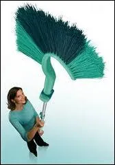 Pourquoi, alors que la recherche cre des armes nuclaires, des tissus impermables, des satellites voyageurs, des puces lectroniques... n'a-t-on pas des sols auto-nettoyants ?