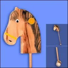Le baton - cheval, jouet d'enfant fait d'un manche  balai :  quel film hilarant peut-il faire penser ?