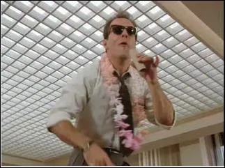 Voici Bruce Willis, qui encourage ses collgues de bureau  pratiquer cette danse qui consiste  passer sous un manche  balai tenu de plus en plus bas. Comment appelle-t-on cette danse ?