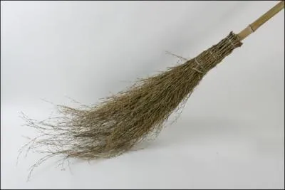 Ceci est un balai fabriqu en bambou dont l'usage est destin  ?