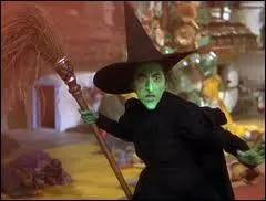 Dans quel film officient ce balai et cette sorcire  la peau verte ?