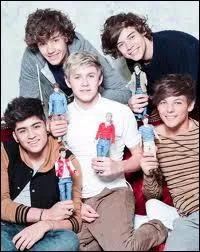 Qui fait faire un grand cart  sa poupe lors de l'mission  The late late show  ?