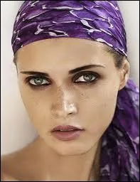 Quel est le nom de ce mannequin ?