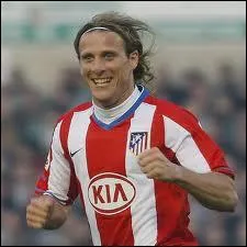 Dans quel club joue-t-il en 2012 ?