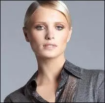 Quel est le nom de ce mannequin ?