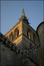 Quel chef d'oeuvre du patrimoine architectural franais n'a pas t restaur par Eugne Viollet-le-Duc ?