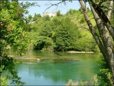 Né à Touvre, il fut maître d'école à Angoulême, puis frappé de mysticisme, il assassina le chef de l'État en 1610.