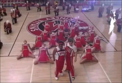 Ici, quel titre interprte-t-il avec les cheerios dans l'pisode en hommage  Madonna ?