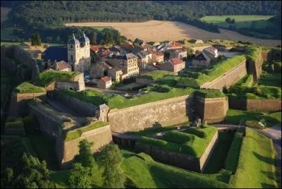 Quel ingnieur et architecte militaire donna  la France une ceinture de citadelles ?