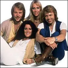 A qui s'adresse ses paroles  ... Je sais trop bien, la blessure d'un premier chagrin fait mal trs longtemps, mais tout passe avec le temps , traduction de l'original de Abba ?