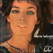 Matena Doumenach, le vritable nom de Marie Lafort qui a des origines basques, a chant les souvenirs d'enfance de cousins slaves dans la chanson titre  Ivan, ? et moi . Qui manque ?