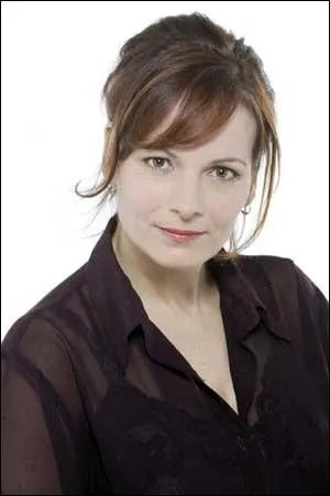 Le prnom de ce personnage de   Plus belle la vie  , vous donnera le titre d'une chanson de Pierre Perret ?