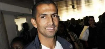 Footballeur, n  Lyon le 9 Novembre 1971.