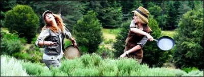 Quel chanteur joue dans le film  Les meilleurs amis du monde  de Julien Rambaldi ?