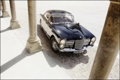 Une toile filante, 10 ans de vie seulement pour ce rve roulant. Facel Vga tait une marque...